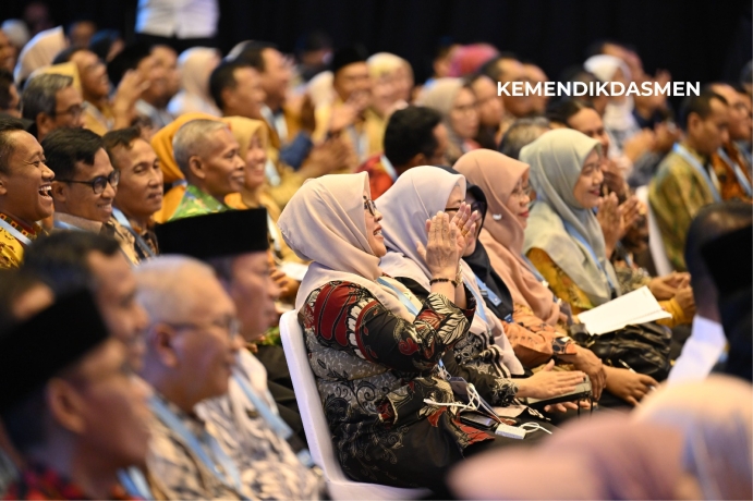 Hari Belajar Guru: Kebijakan Kemendikdasmen dengan Jadwal Belajar Seminggu