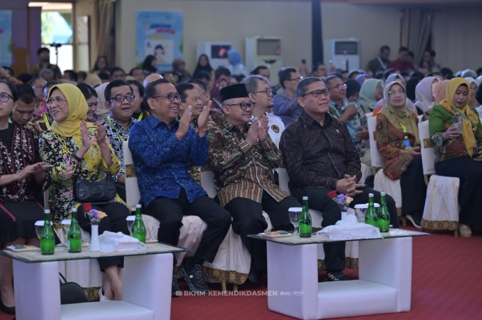 Konsolidasi Nasional, Menko PMK Ajak Daerah Prioritaskan Pendidikan