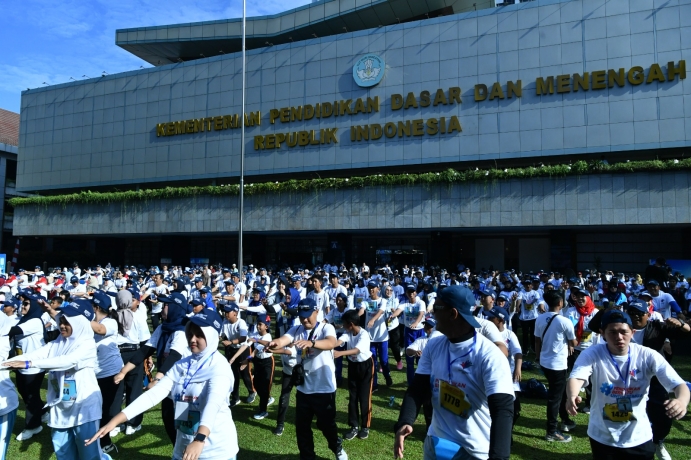Mendikdasmen: Jalan Sehat Hardiknas 2025, Wadah Komunikasi Efektif Insan Pendidikan Galang Kolaborasi