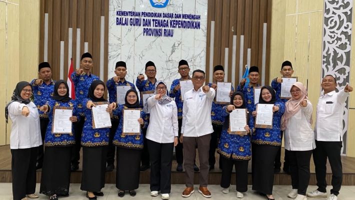 Penyerahan SK PPPK Tahap I dan II di Balai Guru dan Tenaga Kependidikan Provinsi Riau